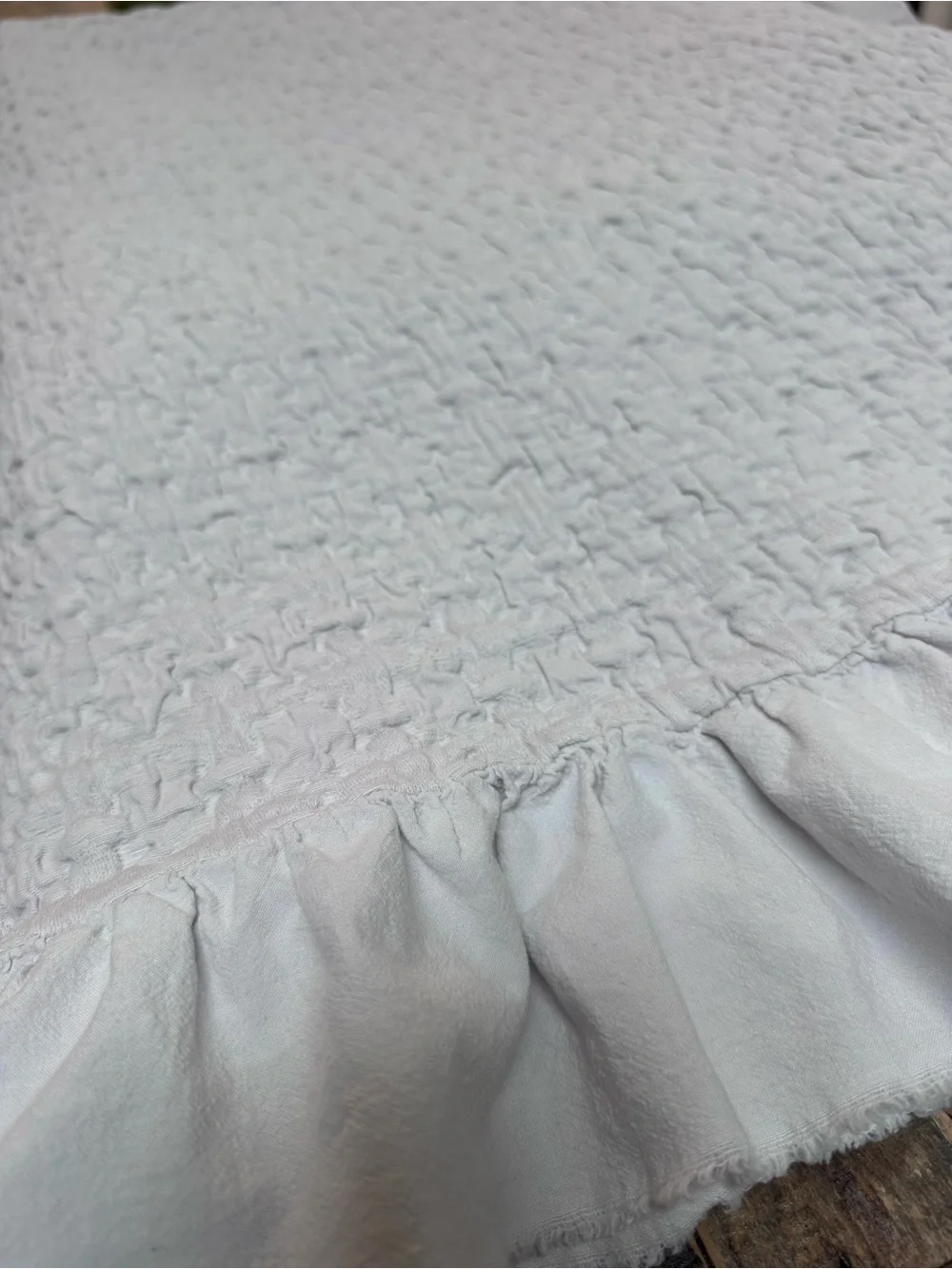 PiuBelle Linen coverlet with soft ruffle edge , size king
